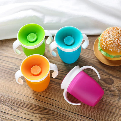 Vaso de aprendizaje para bebés con tapa antiderrame