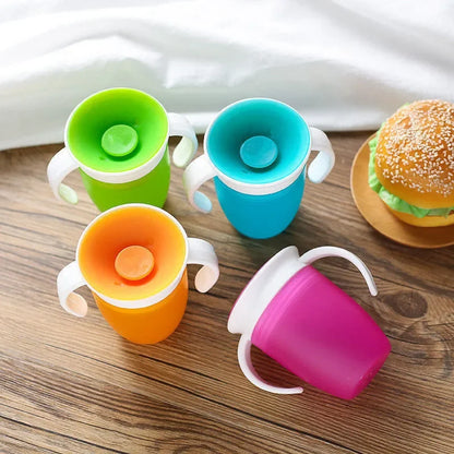 Vaso de aprendizaje para bebés con tapa antiderrame
